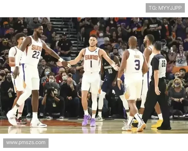 布克上半场表现挣扎12投5中仅得14分5篮板罚球命中率低迷 布克上半场表现挣扎12投5中仅得14分5篮板罚球命中率低迷